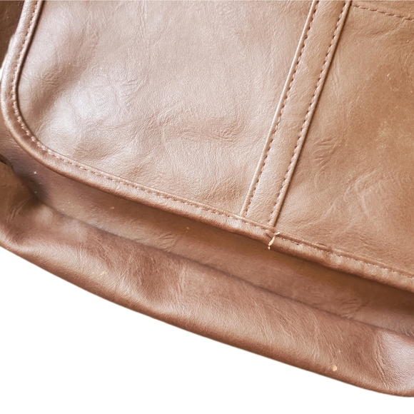 Rugged Outback brown faux leather backpack - Picture 2 of 6